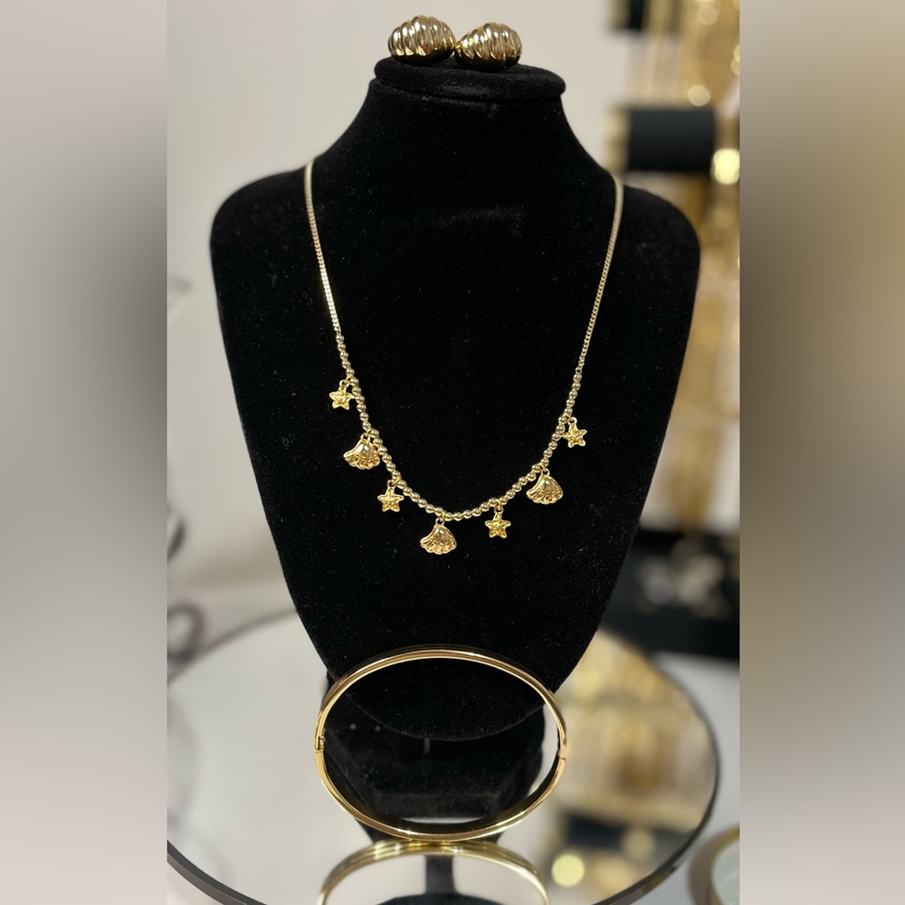 Necklace-Bracelet-Earring Set!